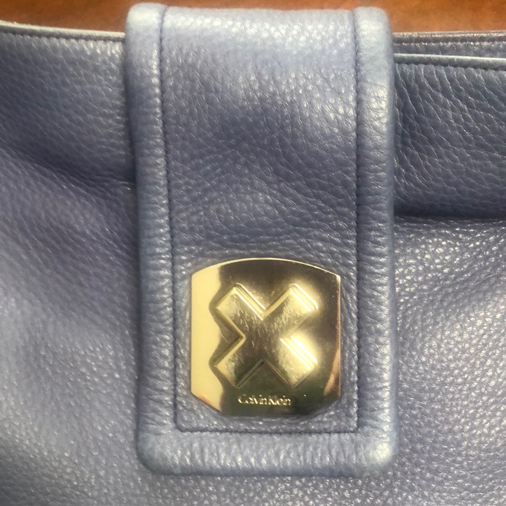 Purple Calvin Klein shoulder bag. - Picture 4 of 8